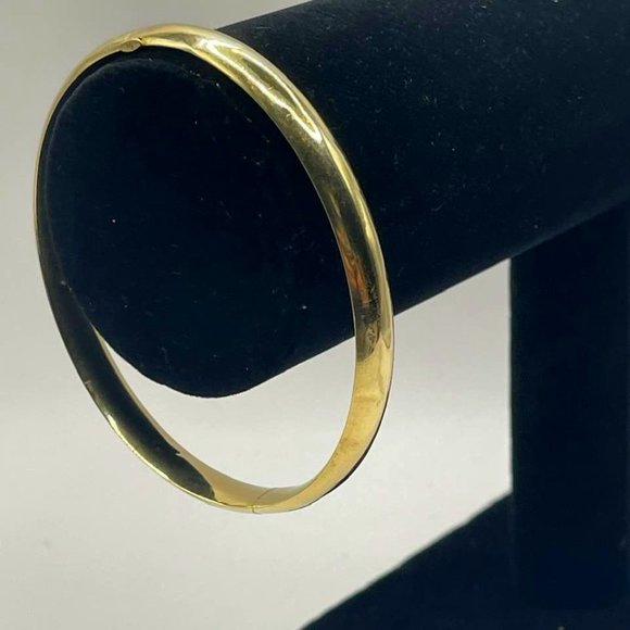 Eternalgold 14K Yellow Gold Oval Bangle Bracelet - Women - medium-large - Picture 2 of 16